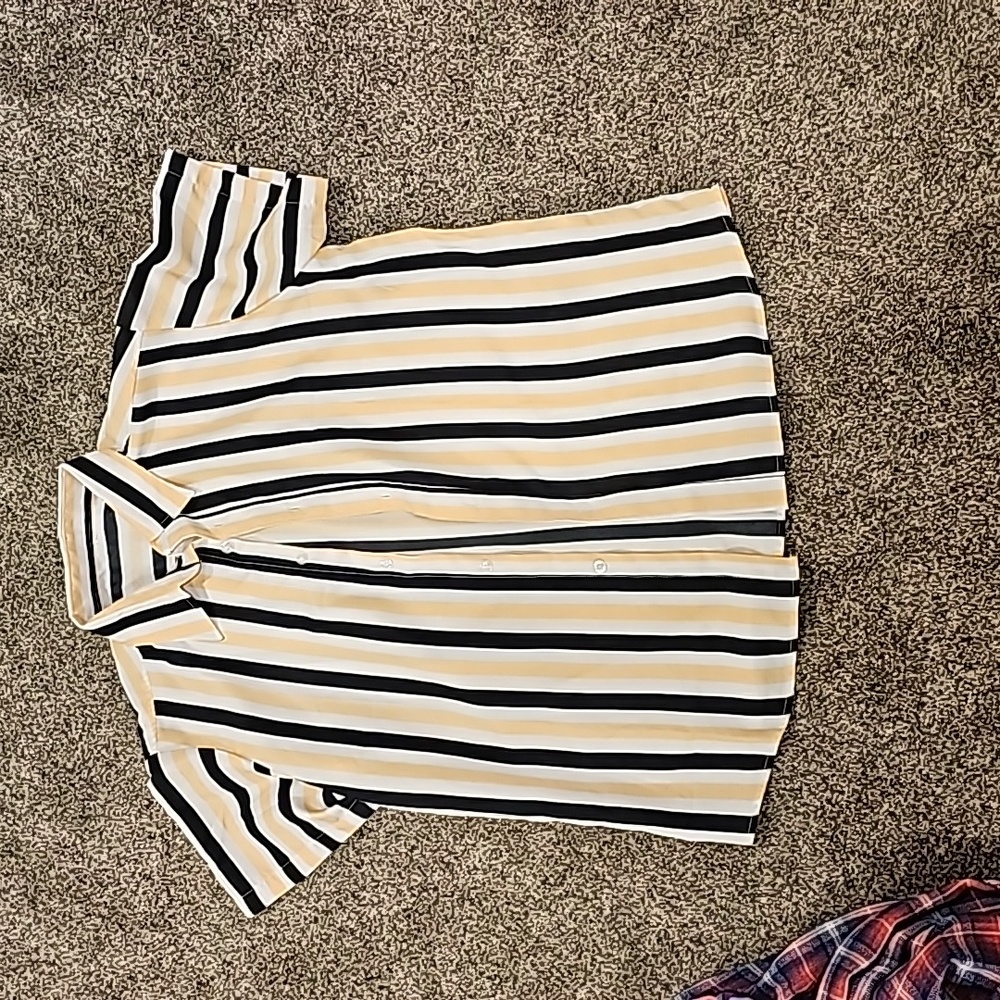 Black/white/yellow button up tee